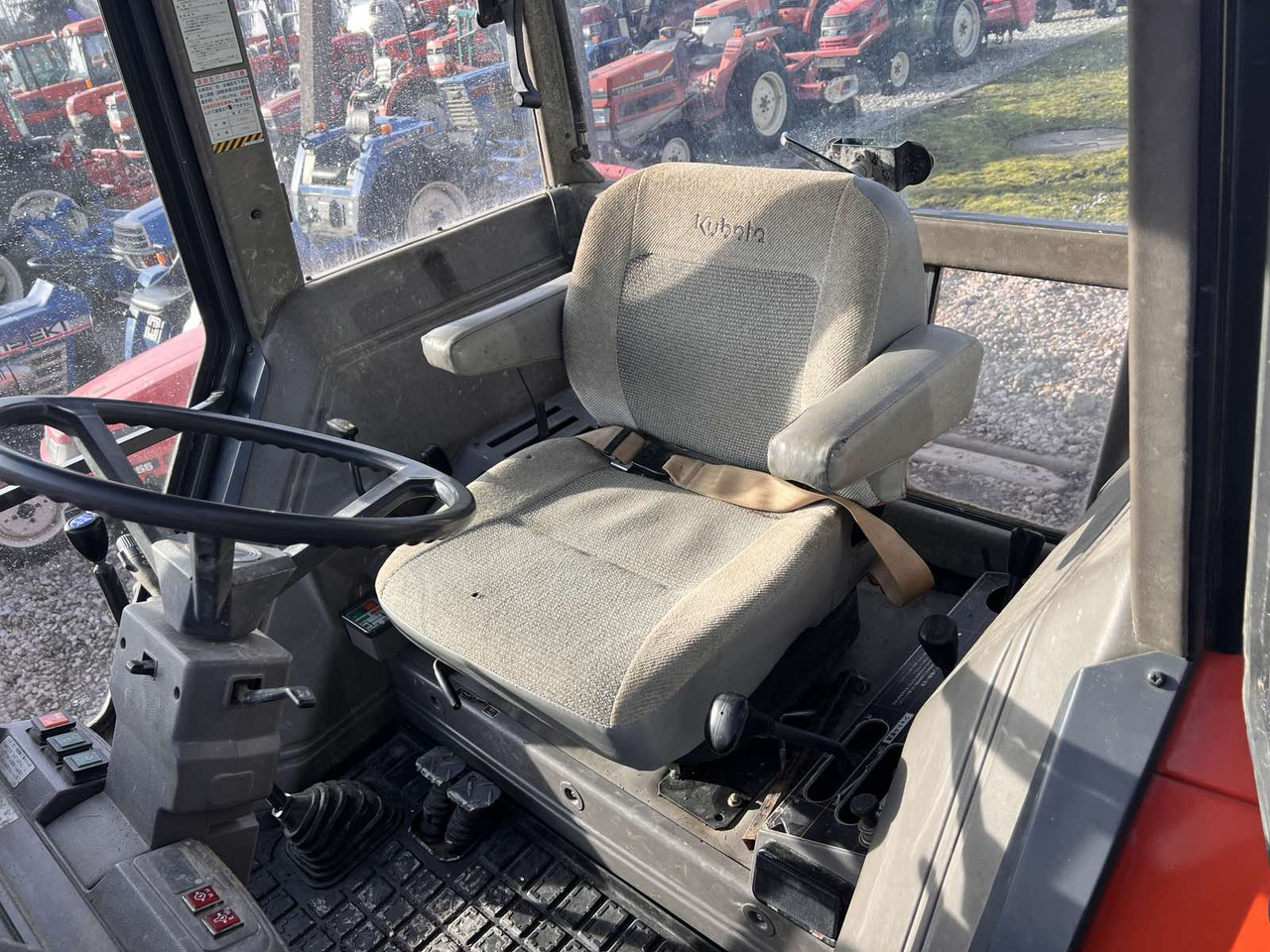 Kubota M1-65 - Traktor: slika Kubota M1-65 - Traktor Kubota M1-65 - Traktor: slika Kubota M1-65 - Traktor