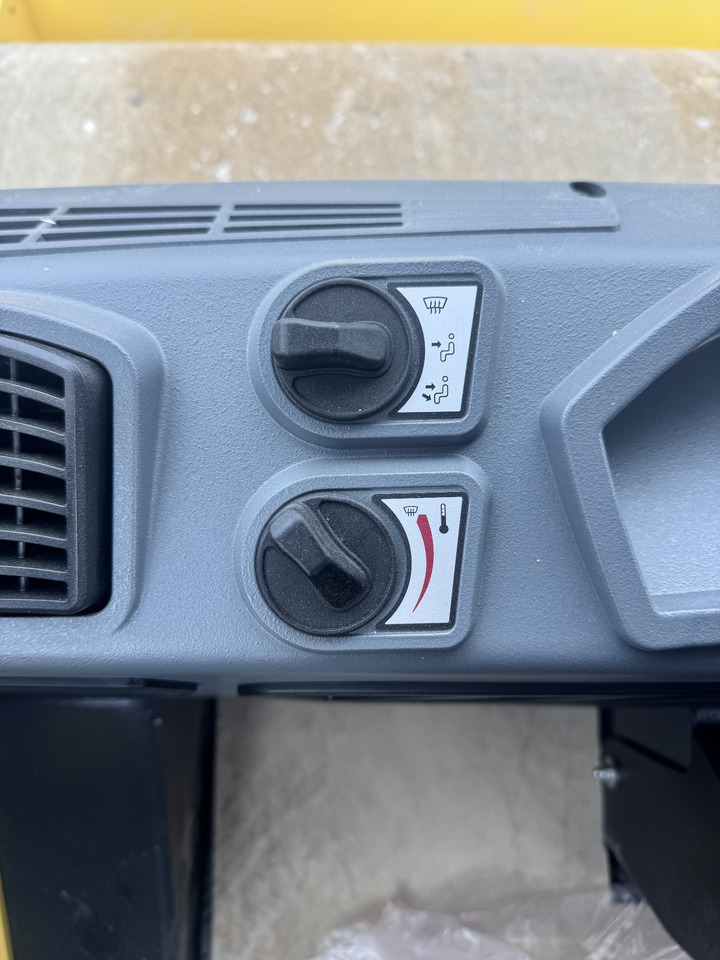 BOMAG BW 177 D-5 - Kompaktor: slika BOMAG BW 177 D-5 - Kompaktor BOMAG BW 177 D-5 - Kompaktor: slika BOMAG BW 177 D-5 - Kompaktor