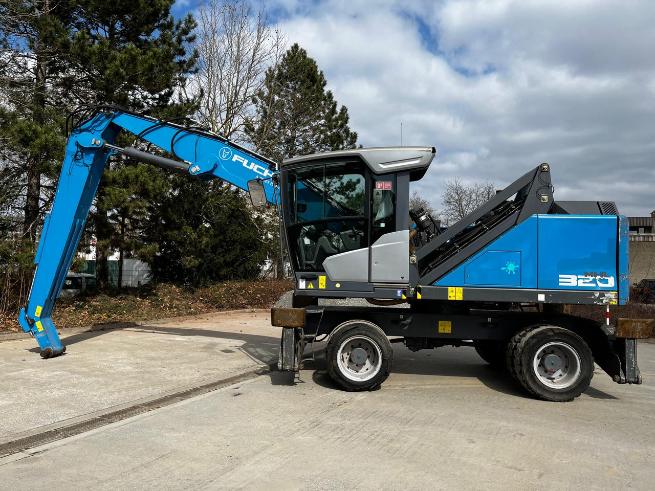 Fuchs MHL 320 F - Stroj za rukovanje otpadom: slika Fuchs MHL 320 F - Stroj za rukovanje otpadom Fuchs MHL 320 F - Stroj za rukovanje otpadom: slika Fuchs MHL 320 F - Stroj za rukovanje otpadom