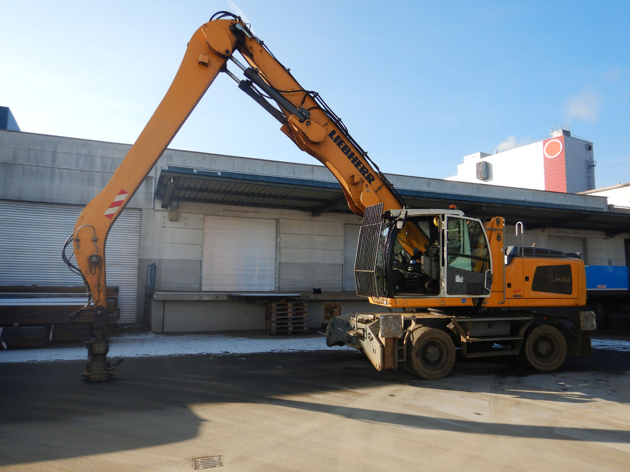 Zakup LIEBHERR LH 30 Industry LIEBHERR LH 30 Industry: slika Zakup LIEBHERR LH 30 Industry LIEBHERR LH 30 Industry