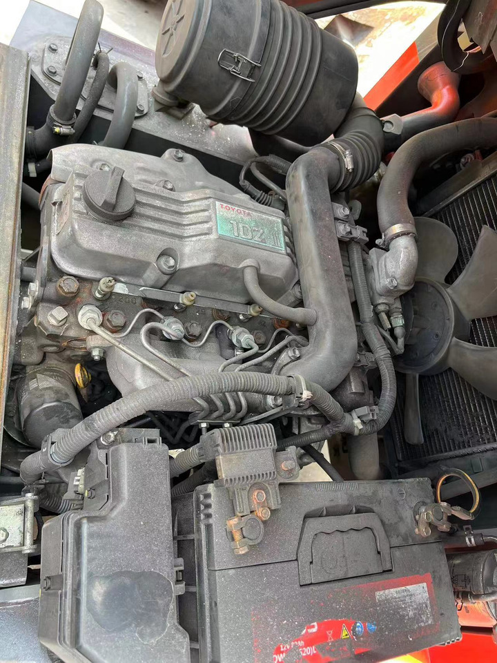 Toyota FDZN30 - Diesel viličar: slika Toyota FDZN30 - Diesel viličar Toyota FDZN30 - Diesel viličar: slika Toyota FDZN30 - Diesel viličar