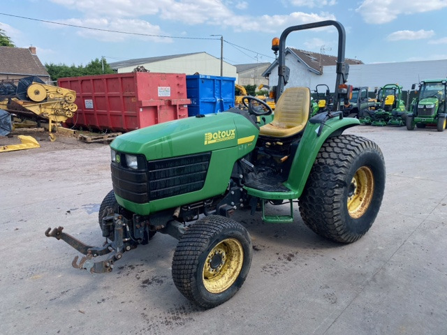 JOHN DEERE 4710 - Traktor: slika JOHN DEERE 4710 - Traktor JOHN DEERE 4710 - Traktor: slika JOHN DEERE 4710 - Traktor