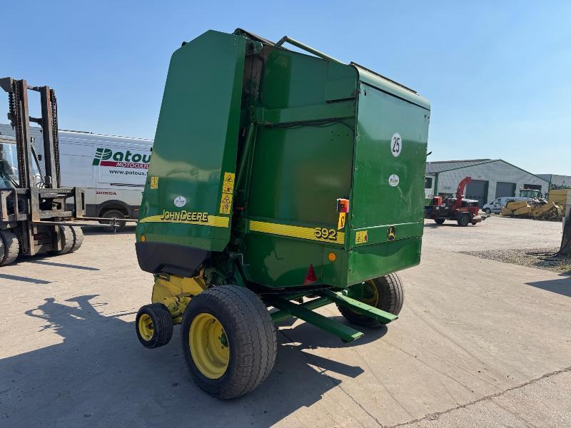 JOHN DEERE 592 - Rolo balirka: slika JOHN DEERE 592 - Rolo balirka JOHN DEERE 592 - Rolo balirka: slika JOHN DEERE 592 - Rolo balirka
