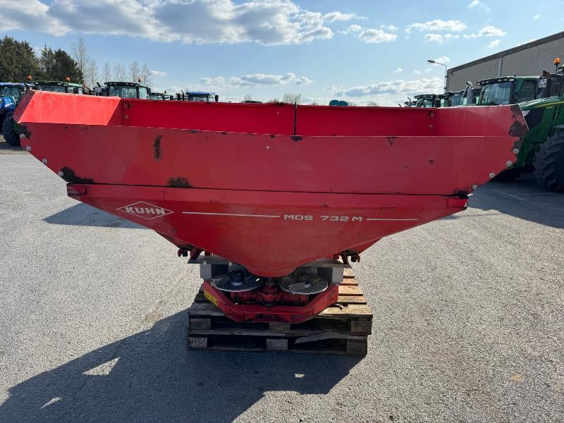 KUHN MDS732 - Rasipač gnojiva: slika KUHN MDS732 - Rasipač gnojiva KUHN MDS732 - Rasipač gnojiva: slika KUHN MDS732 - Rasipač gnojiva