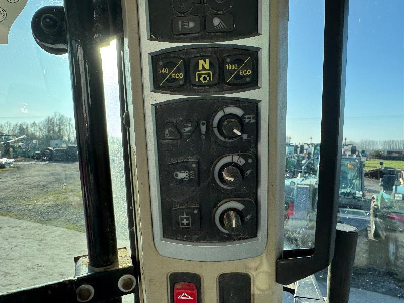 Traktor MASSEY-FERGUSON 6715 S DYNA VT: slika Traktor MASSEY-FERGUSON 6715 S DYNA VT