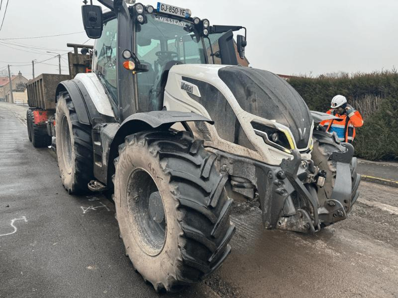 VALTRA T175 EA - Traktor: slika VALTRA T175 EA - Traktor VALTRA T175 EA - Traktor: slika VALTRA T175 EA - Traktor