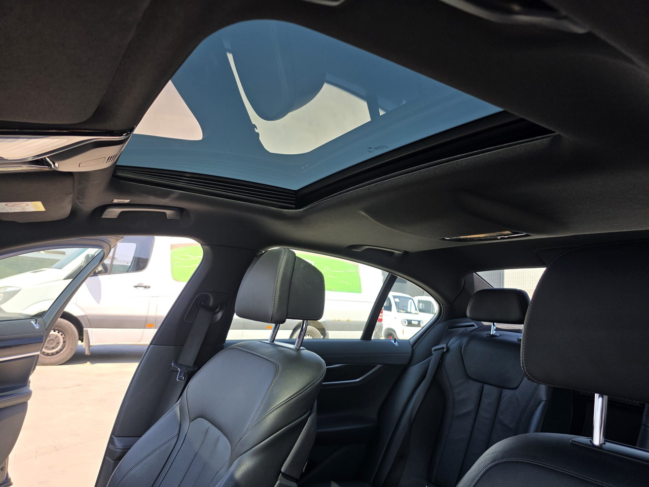 BMW 730 Xdrive Mild-Hybrid - Limuzina: slika BMW 730 Xdrive Mild-Hybrid - Limuzina BMW 730 Xdrive Mild-Hybrid - Limuzina: slika BMW 730 Xdrive Mild-Hybrid - Limuzina