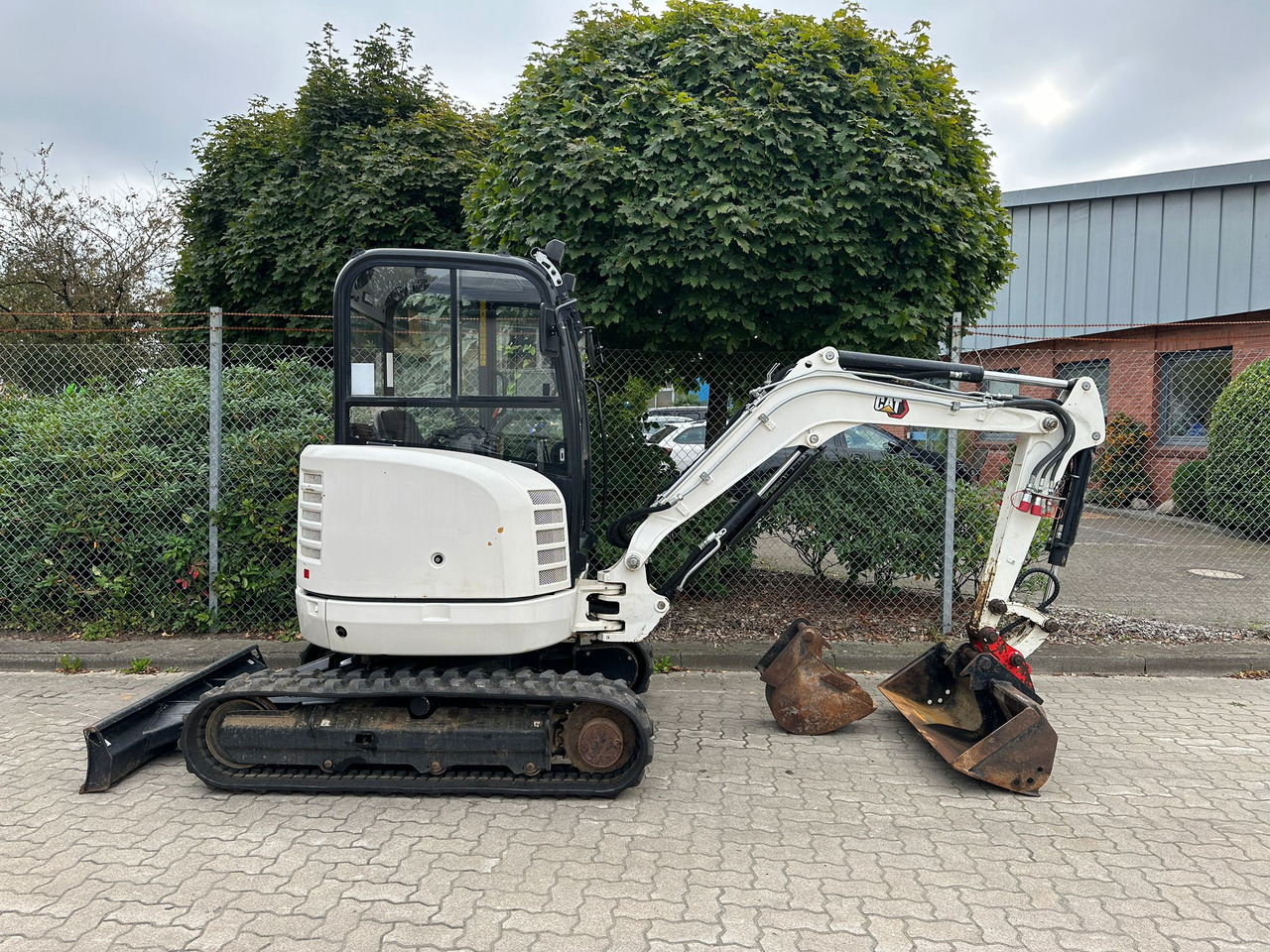 CAT 302.7 DCR Mini excavator, 2 Buckets, TOP !!! - Mini bager: slika CAT 302.7 DCR Mini excavator, 2 Buckets, TOP !!! - Mini bager CAT 302.7 DCR Mini excavator, 2 Buckets, TOP !!! - Mini bager: slika CAT 302.7 DCR Mini excavator, 2 Buckets, TOP !!! - Mini bager