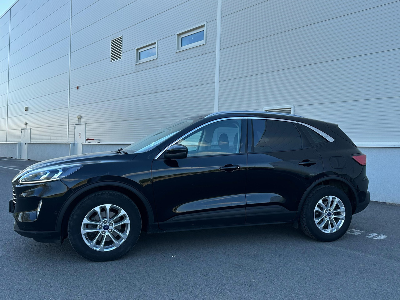 Ford Kuga - Limuzina: slika Ford Kuga - Limuzina Ford Kuga - Limuzina: slika Ford Kuga - Limuzina