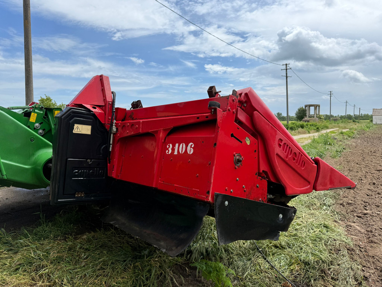Hydraulic folding corn header Capello Quasar - Kombajn za kukuruz: slika Hydraulic folding corn header Capello Quasar - Kombajn za kukuruz Hydraulic folding corn header Capello Quasar - Kombajn za kukuruz: slika Hydraulic folding corn header Capello Quasar - Kombajn za kukuruz