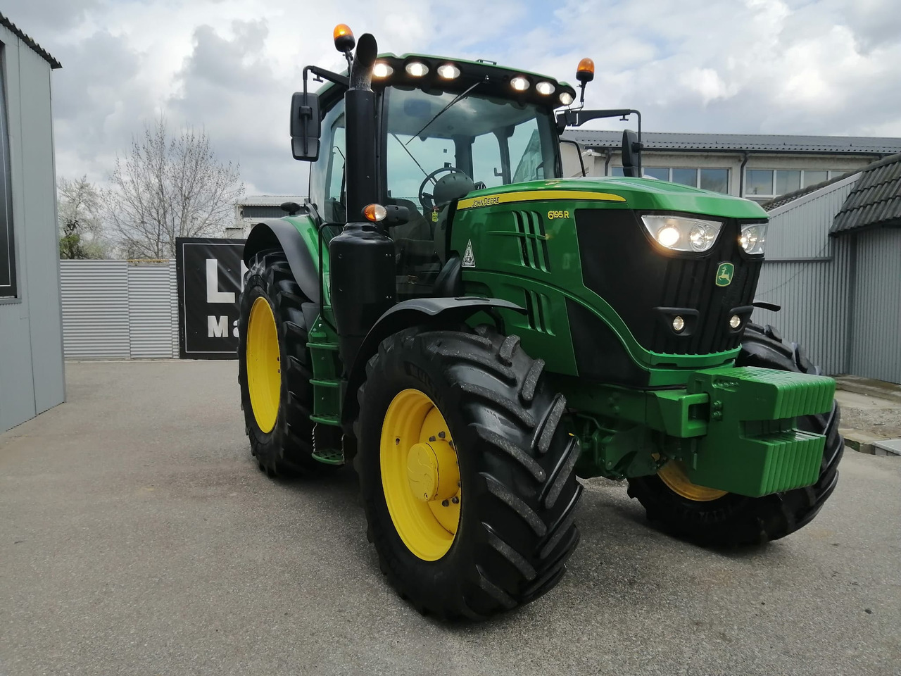 John Deere 6195R 4WD, Auto Trac + Activare !!! TOP !!! - Traktor: slika  John Deere 6195R 4WD, Auto Trac + Activare !!! TOP !!! - Traktor John Deere 6195R 4WD, Auto Trac + Activare !!! TOP !!! - Traktor: slika  John Deere 6195R 4WD, Auto Trac + Activare !!! TOP !!! - Traktor