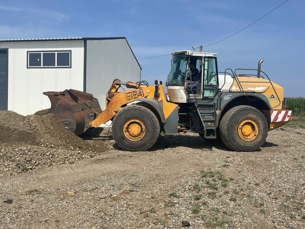 LIEBHERR 564 FRONT LOADER - Utovarivač na kotačima: slika LIEBHERR 564 FRONT LOADER - Utovarivač na kotačima LIEBHERR 564 FRONT LOADER - Utovarivač na kotačima: slika LIEBHERR 564 FRONT LOADER - Utovarivač na kotačima