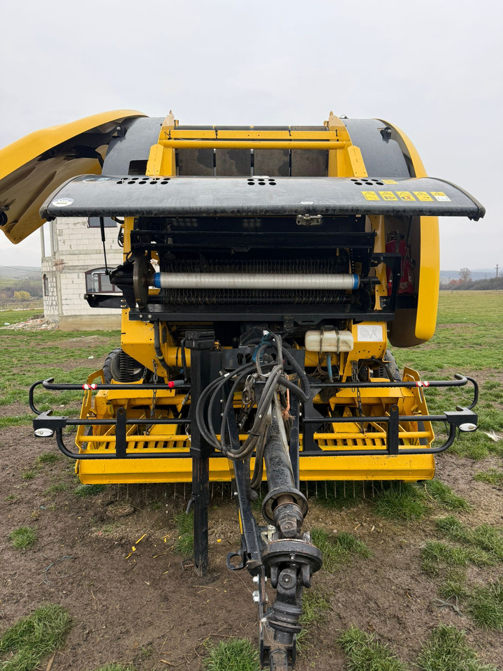 New Holland Roll-Belt 180 Baler - Rolo balirka: slika New Holland Roll-Belt 180 Baler - Rolo balirka New Holland Roll-Belt 180 Baler - Rolo balirka: slika New Holland Roll-Belt 180 Baler - Rolo balirka