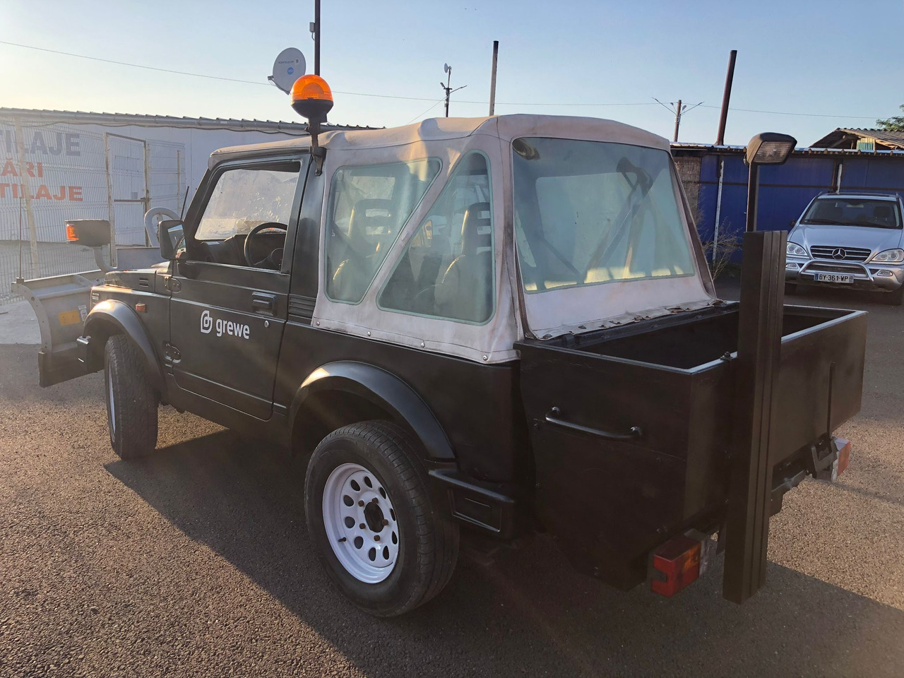 SUV SUZUKI SAMURAI: slika SUV SUZUKI SAMURAI