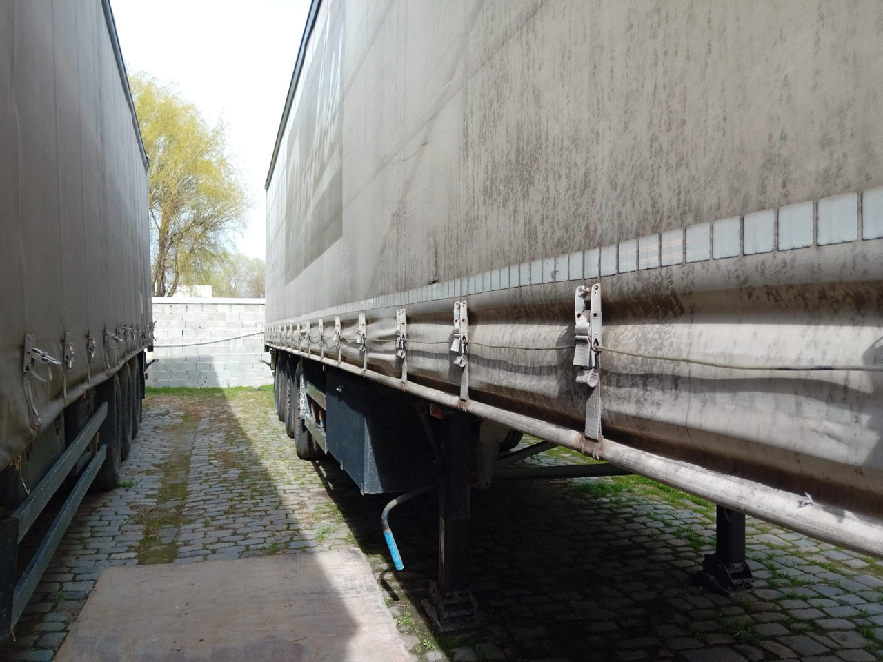 Schmitz S01 Semi-Trailer - Poluprikolica s ceradom: slika Schmitz S01 Semi-Trailer - Poluprikolica s ceradom Schmitz S01 Semi-Trailer - Poluprikolica s ceradom: slika Schmitz S01 Semi-Trailer - Poluprikolica s ceradom
