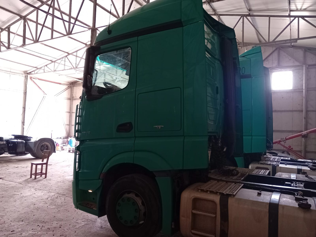 Mercedes-Benz Actros 18.45 - Tegljač: slika Mercedes-Benz Actros 18.45 - Tegljač Mercedes-Benz Actros 18.45 - Tegljač: slika Mercedes-Benz Actros 18.45 - Tegljač
