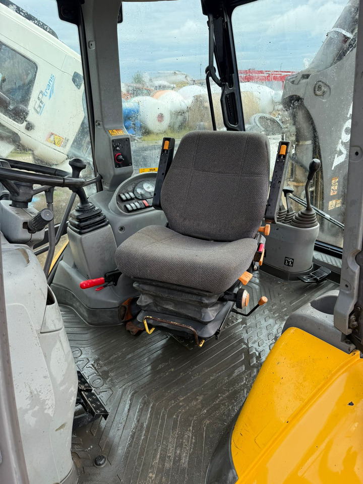 VOLVO BL71 Backhoe Loader - Rovokopač-utovarivač: slika VOLVO BL71 Backhoe Loader - Rovokopač-utovarivač VOLVO BL71 Backhoe Loader - Rovokopač-utovarivač: slika VOLVO BL71 Backhoe Loader - Rovokopač-utovarivač