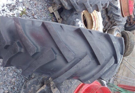 Guma za Traktor 14.9R28 rengas - Valtra: slika Guma za Traktor 14.9R28 rengas - Valtra Guma za Traktor 14.9R28 rengas - Valtra: slika Guma za Traktor 14.9R28 rengas - Valtra