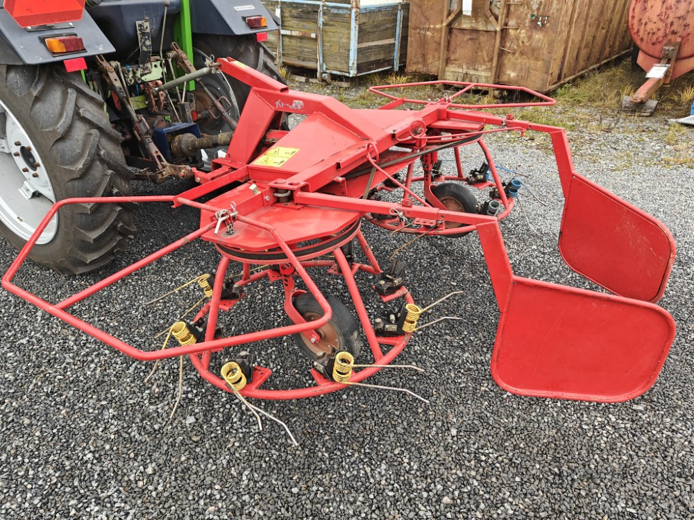 Ala-Talkkari KP320 pöyhin - Prevrtač sijena/ Grabulje: slika Ala-Talkkari KP320 pöyhin - Prevrtač sijena/ Grabulje Ala-Talkkari KP320 pöyhin - Prevrtač sijena/ Grabulje: slika Ala-Talkkari KP320 pöyhin - Prevrtač sijena/ Grabulje