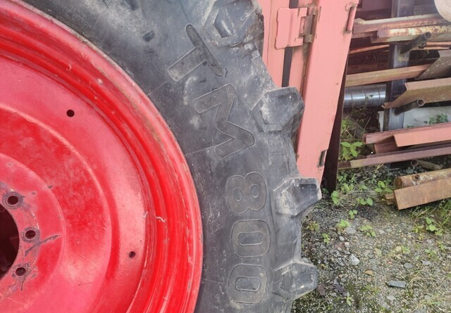 Guma za Traktor Fendt Takarenkaat 650/65R42 vanteineen: slika Guma za Traktor Fendt Takarenkaat 650/65R42 vanteineen