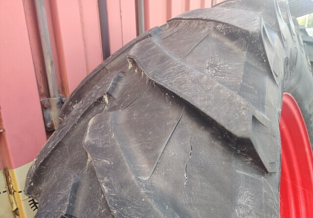 Guma za Traktor Fendt Takarenkaat 650/65R42 vanteineen: slika Guma za Traktor Fendt Takarenkaat 650/65R42 vanteineen