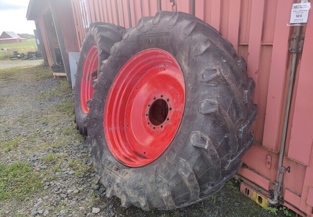Fendt Takarenkaat 650/65R42 vanteineen - Guma za Traktor: slika Fendt Takarenkaat 650/65R42 vanteineen - Guma za Traktor Fendt Takarenkaat 650/65R42 vanteineen - Guma za Traktor: slika Fendt Takarenkaat 650/65R42 vanteineen - Guma za Traktor