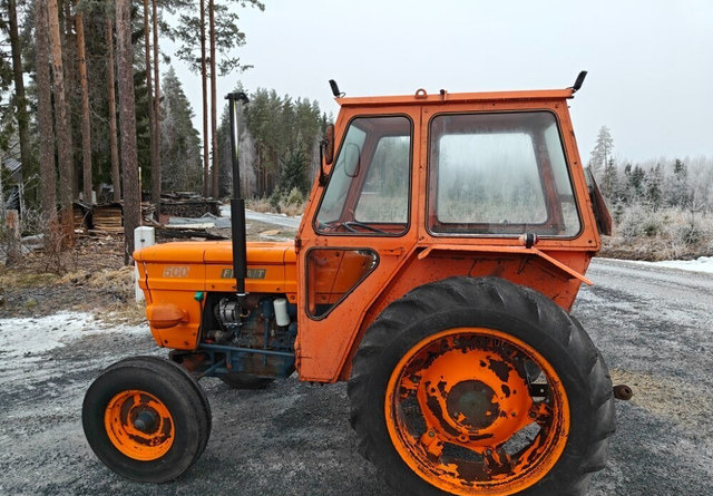 Fiat 500 hytillinen pikkutraktori - Traktor: slika Fiat 500 hytillinen pikkutraktori - Traktor Fiat 500 hytillinen pikkutraktori - Traktor: slika Fiat 500 hytillinen pikkutraktori - Traktor