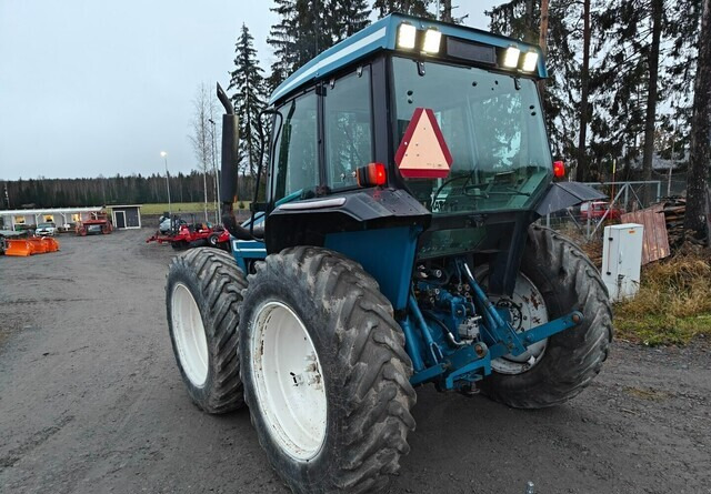Traktor Ford County 1124 - kutoskoneella - KATSO VIDEO: slika Traktor Ford County 1124 - kutoskoneella - KATSO VIDEO