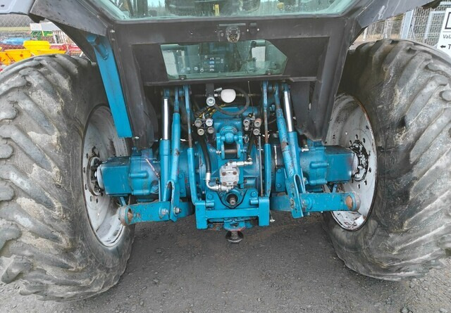 Traktor Ford County 1124 - kutoskoneella - KATSO VIDEO: slika Traktor Ford County 1124 - kutoskoneella - KATSO VIDEO