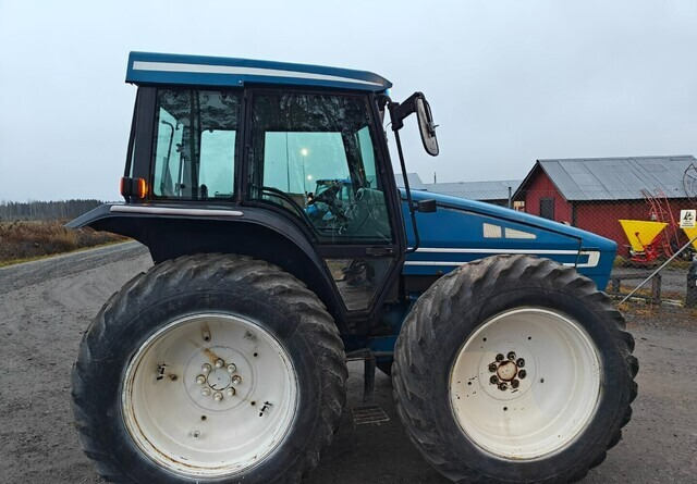Traktor Ford County 1124 - kutoskoneella - KATSO VIDEO: slika Traktor Ford County 1124 - kutoskoneella - KATSO VIDEO