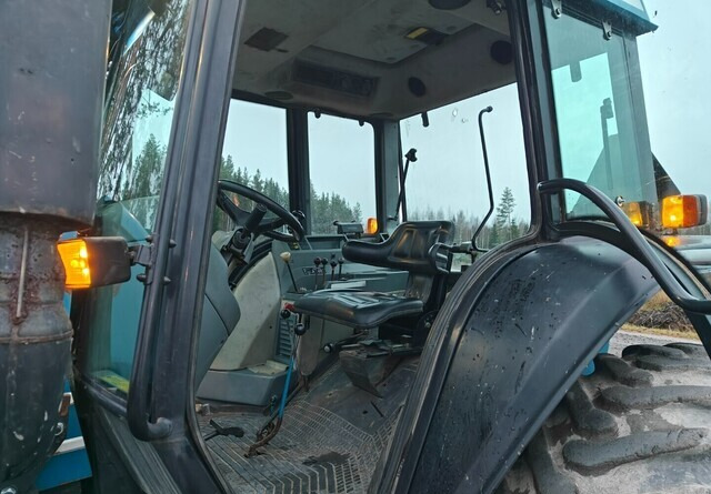 Traktor Ford County 1124 - kutoskoneella - KATSO VIDEO: slika Traktor Ford County 1124 - kutoskoneella - KATSO VIDEO