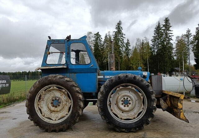 Ford County 754 Super 4 - VIDEO - Traktor: slika Ford County 754 Super 4 - VIDEO - Traktor Ford County 754 Super 4 - VIDEO - Traktor: slika Ford County 754 Super 4 - VIDEO - Traktor