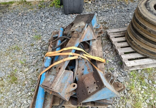 Fordson Diesel Major etukuormaajan osia - Prednji utovarivač za traktor: slika Fordson Diesel Major etukuormaajan osia - Prednji utovarivač za traktor Fordson Diesel Major etukuormaajan osia - Prednji utovarivač za traktor: slika Fordson Diesel Major etukuormaajan osia - Prednji utovarivač za traktor