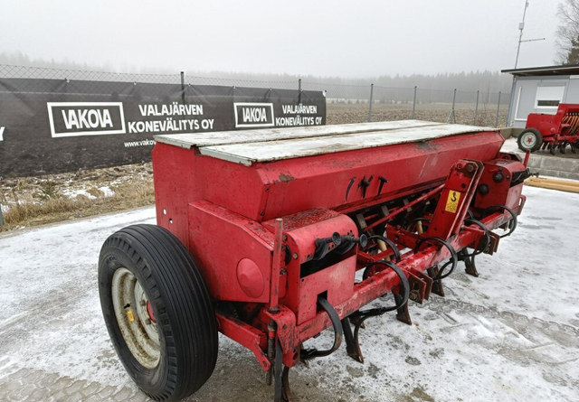 Juko K2 kylvölannoitin - 250cm - Sijačica: slika  Juko K2 kylvölannoitin - 250cm - Sijačica Juko K2 kylvölannoitin - 250cm - Sijačica: slika  Juko K2 kylvölannoitin - 250cm - Sijačica