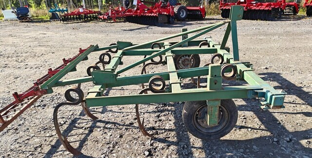 Kultivaattori 10-piikkinen - työleveys 240cm - Kultivator: slika Kultivaattori 10-piikkinen - työleveys 240cm - Kultivator Kultivaattori 10-piikkinen - työleveys 240cm - Kultivator: slika Kultivaattori 10-piikkinen - työleveys 240cm - Kultivator
