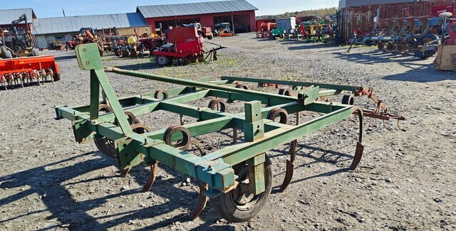 Kultivaattori 10-piikkinen - työleveys 240cm - Kultivator: slika Kultivaattori 10-piikkinen - työleveys 240cm - Kultivator Kultivaattori 10-piikkinen - työleveys 240cm - Kultivator: slika Kultivaattori 10-piikkinen - työleveys 240cm - Kultivator