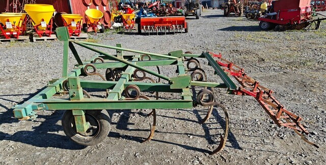 Kultivaattori 10-piikkinen - työleveys 240cm - Kultivator: slika Kultivaattori 10-piikkinen - työleveys 240cm - Kultivator Kultivaattori 10-piikkinen - työleveys 240cm - Kultivator: slika Kultivaattori 10-piikkinen - työleveys 240cm - Kultivator