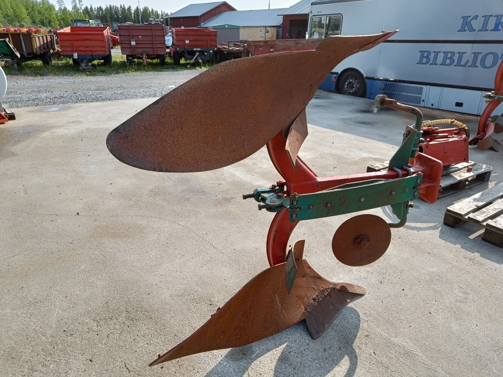 Kverneland E8 paluuauran siipipari 16 tuumainen - Plug: slika Kverneland E8 paluuauran siipipari 16 tuumainen - Plug Kverneland E8 paluuauran siipipari 16 tuumainen - Plug: slika Kverneland E8 paluuauran siipipari 16 tuumainen - Plug