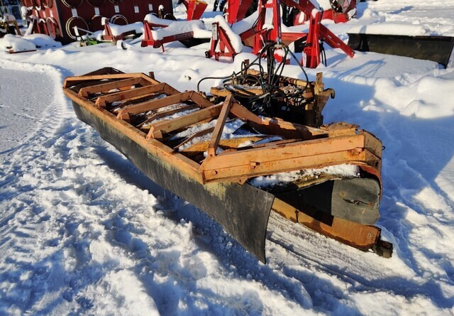 Mahlers 400cm - Volvo-kiinnike - Ralica za snijeg: slika Mahlers 400cm - Volvo-kiinnike - Ralica za snijeg Mahlers 400cm - Volvo-kiinnike - Ralica za snijeg: slika Mahlers 400cm - Volvo-kiinnike - Ralica za snijeg