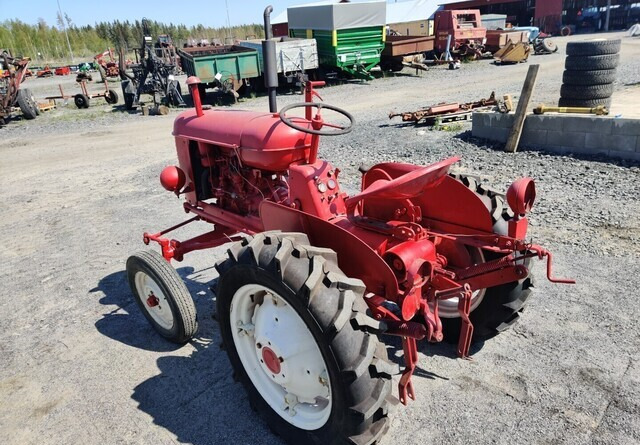 Massey Harris Traktori - bensiini - Traktor: slika Massey Harris Traktori - bensiini - Traktor Massey Harris Traktori - bensiini - Traktor: slika Massey Harris Traktori - bensiini - Traktor
