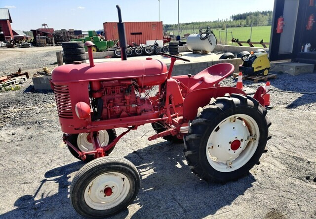 Massey Harris Traktori - bensiini - Traktor: slika Massey Harris Traktori - bensiini - Traktor Massey Harris Traktori - bensiini - Traktor: slika Massey Harris Traktori - bensiini - Traktor