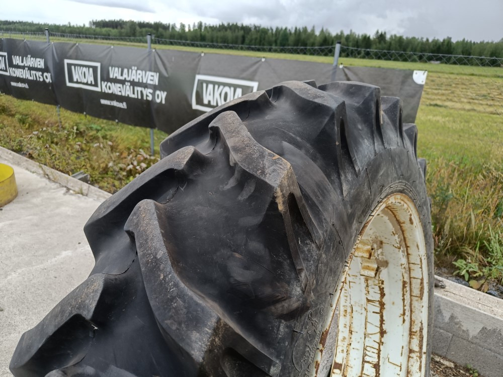Renkaat 13.6/12x38 vannekehillä Pintaa hyvin! - Traktor: slika Renkaat 13.6/12x38 vannekehillä Pintaa hyvin! - Traktor Renkaat 13.6/12x38 vannekehillä Pintaa hyvin! - Traktor: slika Renkaat 13.6/12x38 vannekehillä Pintaa hyvin! - Traktor