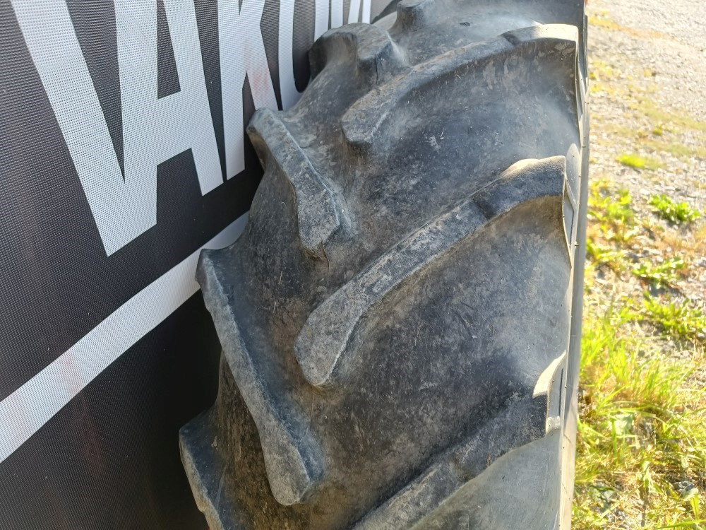 Kombajn za žetvu Renkaat 16.9x26 Sampo 410 vanteilla: slika Kombajn za žetvu Renkaat 16.9x26 Sampo 410 vanteilla