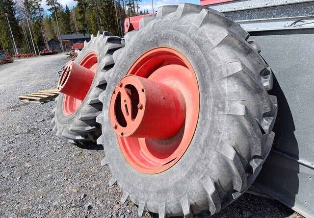 Taurus Paripyörät 18.4R38 todella hyväkuntoiset Fendt Farmer 312LSA sopivat - Kompletan kotač za Poljoprivredni strojevi: slika Taurus Paripyörät 18.4R38 todella hyväkuntoiset Fendt Farmer 312LSA sopivat - Kompletan kotač za Poljoprivredni strojevi Taurus Paripyörät 18.4R38 todella hyväkuntoiset Fendt Farmer 312LSA sopivat - Kompletan kotač za Poljoprivredni strojevi: slika Taurus Paripyörät 18.4R38 todella hyväkuntoiset Fendt Farmer 312LSA sopivat - Kompletan kotač za Poljoprivredni strojevi
