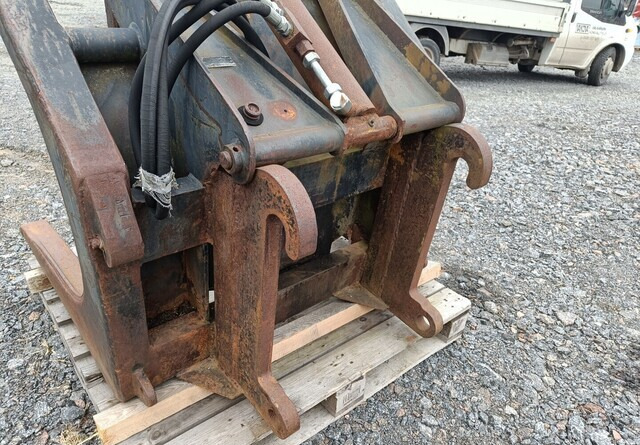 Grajfer za Šumarska oprema Tukkikoura järeä, CAT kurottajan sovitteella: slika Grajfer za Šumarska oprema Tukkikoura järeä, CAT kurottajan sovitteella Grajfer za Šumarska oprema Tukkikoura järeä, CAT kurottajan sovitteella: slika Grajfer za Šumarska oprema Tukkikoura järeä, CAT kurottajan sovitteella