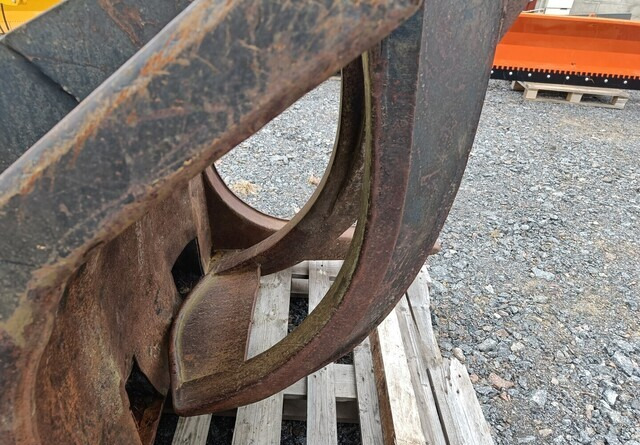 Grajfer za Šumarska oprema Tukkikoura järeä, CAT kurottajan sovitteella: slika Grajfer za Šumarska oprema Tukkikoura järeä, CAT kurottajan sovitteella Grajfer za Šumarska oprema Tukkikoura järeä, CAT kurottajan sovitteella: slika Grajfer za Šumarska oprema Tukkikoura järeä, CAT kurottajan sovitteella