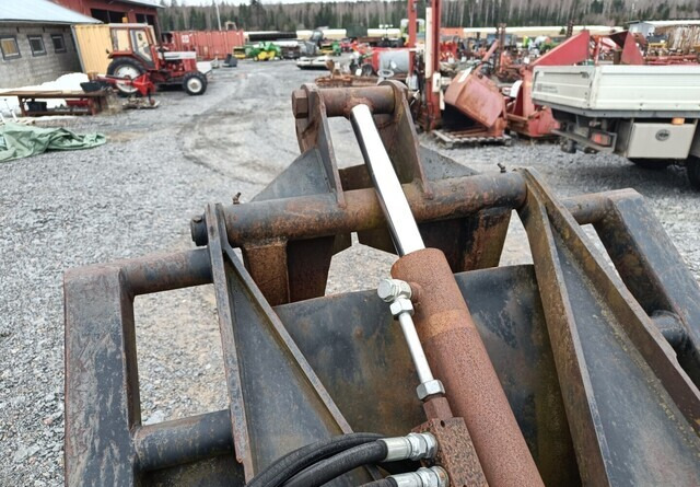 Grajfer za Šumarska oprema Tukkikoura järeä, CAT kurottajan sovitteella: slika Grajfer za Šumarska oprema Tukkikoura järeä, CAT kurottajan sovitteella Grajfer za Šumarska oprema Tukkikoura järeä, CAT kurottajan sovitteella: slika Grajfer za Šumarska oprema Tukkikoura järeä, CAT kurottajan sovitteella