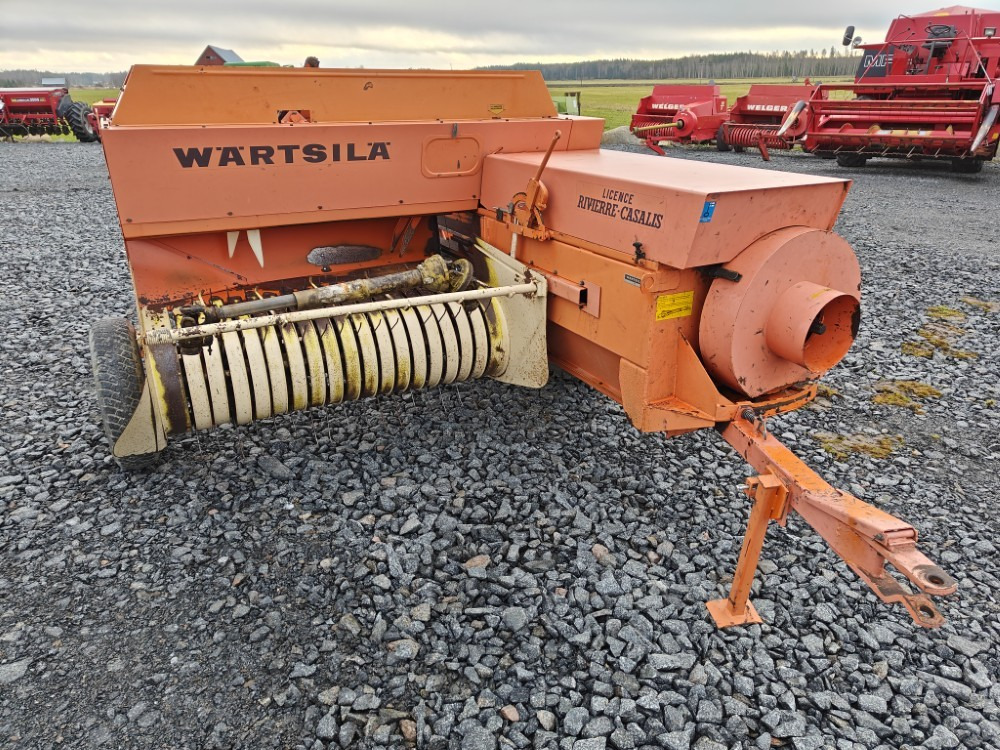 Wärtsilä Rivierra Casalis PHP150 - Kvadratna balirka: slika Wärtsilä Rivierra Casalis PHP150 - Kvadratna balirka Wärtsilä Rivierra Casalis PHP150 - Kvadratna balirka: slika Wärtsilä Rivierra Casalis PHP150 - Kvadratna balirka