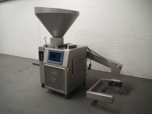 Risco vacuum filler RS605 - Oprema za prehrambenu industriju: slika Risco vacuum filler RS605 - Oprema za prehrambenu industriju Risco vacuum filler RS605 - Oprema za prehrambenu industriju: slika Risco vacuum filler RS605 - Oprema za prehrambenu industriju