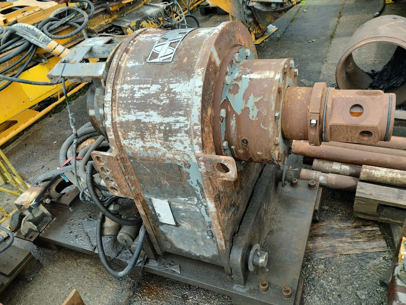 Bauer RG15T UM.50 + drill STDS AD3500 - Platforma za bušenje: slika Bauer RG15T UM.50 + drill STDS AD3500 - Platforma za bušenje Bauer RG15T UM.50 + drill STDS AD3500 - Platforma za bušenje: slika Bauer RG15T UM.50 + drill STDS AD3500 - Platforma za bušenje